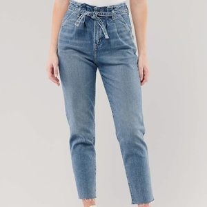 Hollister Curvy ultra high rise mom jean